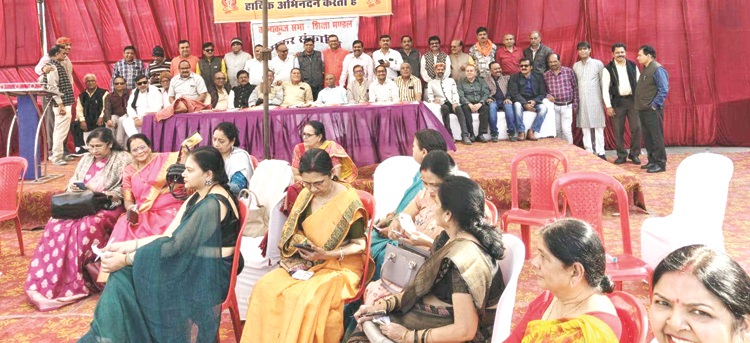 मकर संक्रांति पर कान्यकुब्ज समाज ने किया खिचड़ी भोज