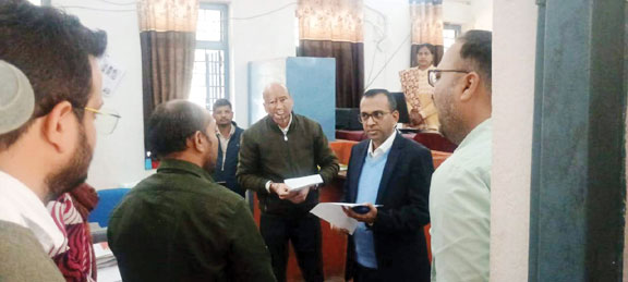 कलेक्टर पहुंचे उदयपुर, राजस्व प्रकरणों व शिक्षा व्यवस्था की समीक्षा