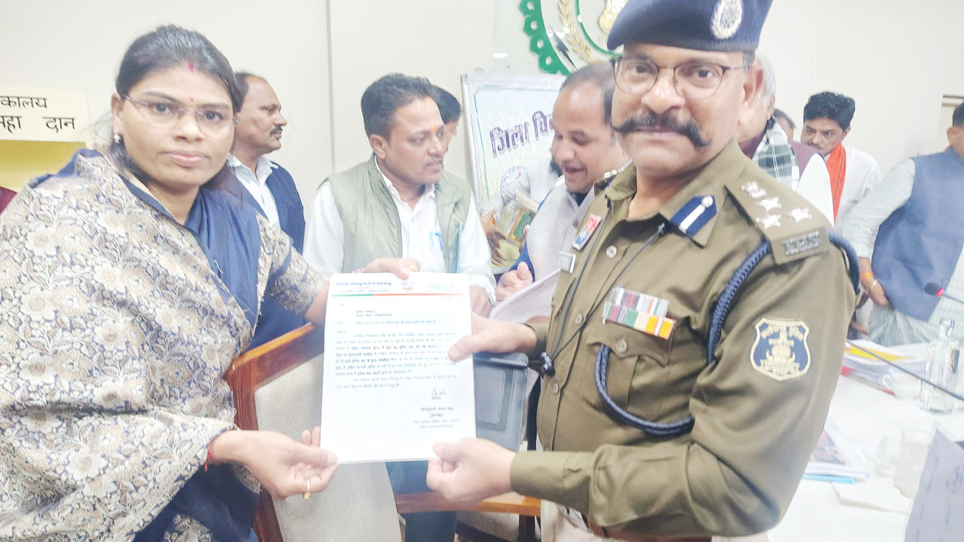 नपाध्यक्ष ने पुलिस बल बढ़ाए जाने को लेकर एसपी को सौंपा ज्ञापन
