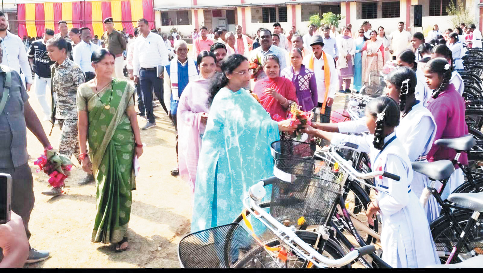 लाखों के विकास कार्यों का भूमिपूजन - लोकार्पण, 48 छात्राओं को मिली साइकिल