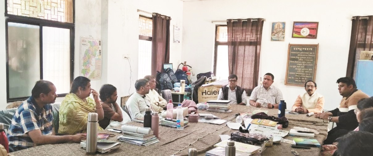 बोर्ड परीक्षा के परिणाम सुधारने अफसरों ने किया दौरा