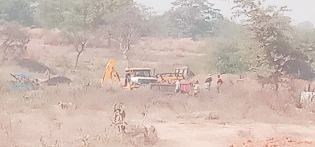 श्मशान भूमि पर अवैध कब्जे की शिकायत के बाद पिता-पुत्र पर हमला