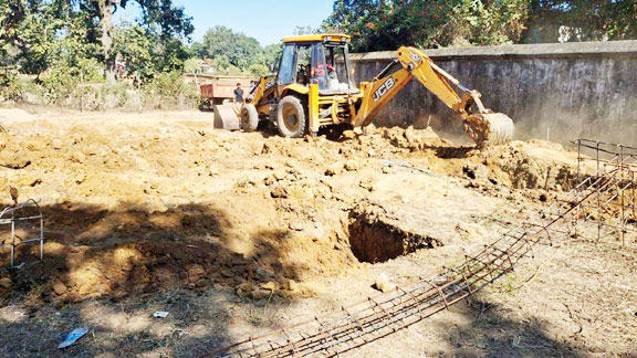 पीएम आवास के नाम पर अतिक्रमण हटाया