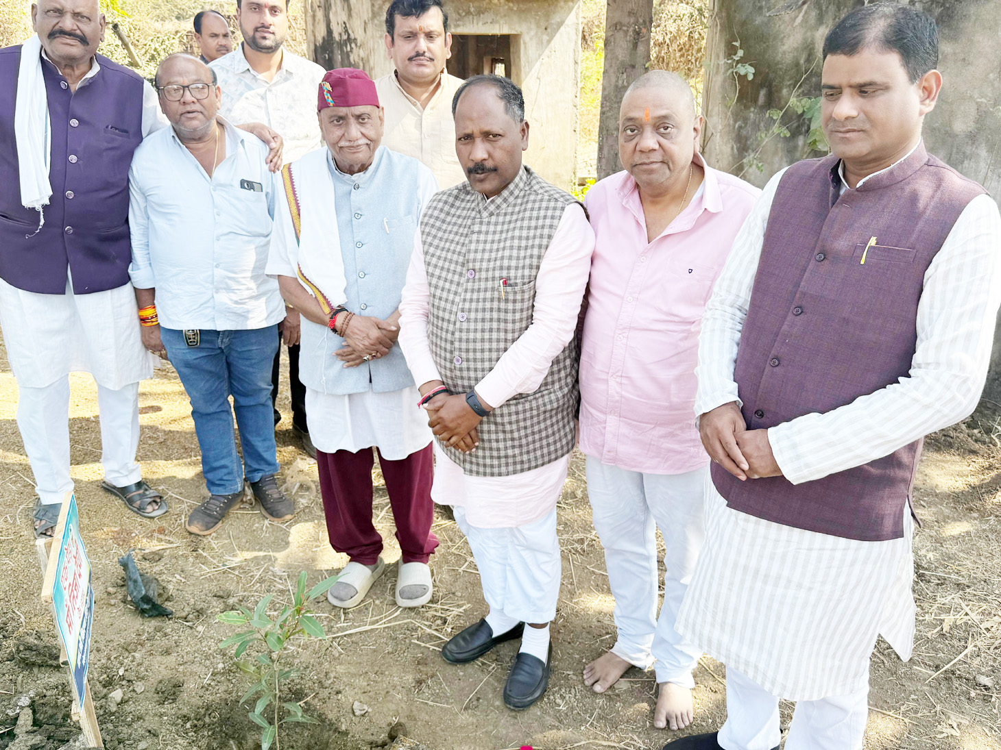 तीजा देवी के नाम पौधरोपण   कर दी श्रद्धांजलि