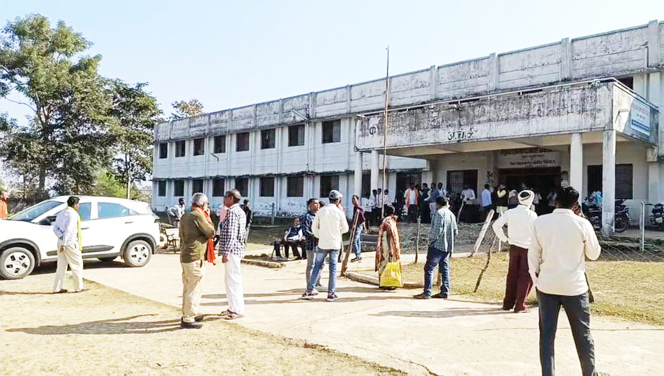 आवासीय विद्यालय में प्रताडऩा : शिक्षकों के समर्थन में पहुंचे भाजपा नेता, बवाल, वीडियो फैला