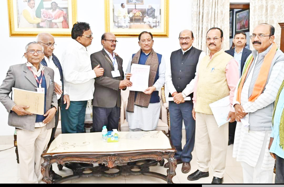 पेंशनरों की 14 सूत्रीय मांगों को लेकर सीएम से मिला प्रतिनिधिमंडल