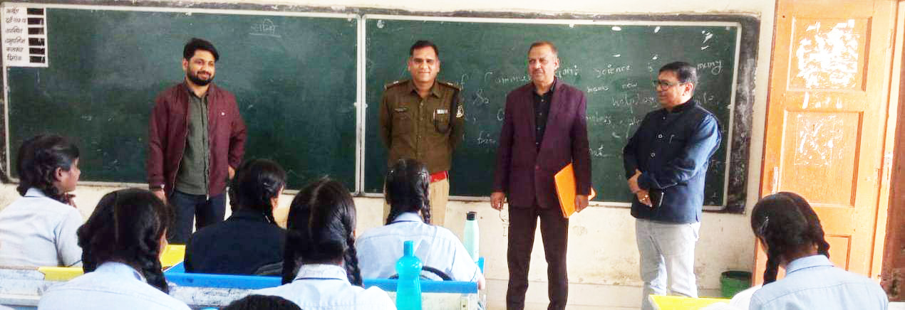 सदस्यों ने किया परीक्षा केन्द्रों का निरीक्षण