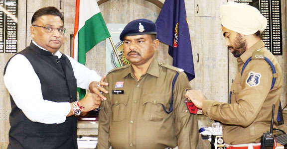  दिनेश प्रताप सिंह प्रधान आरक्षक पद पर पदोन्नत