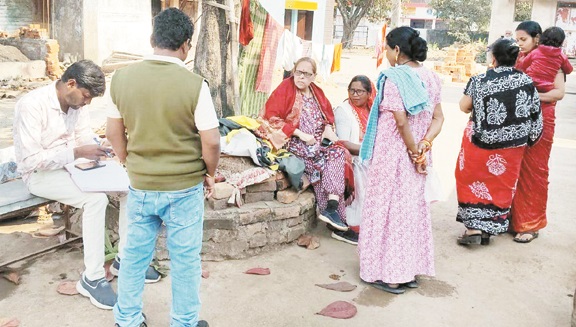 जलकर के पुराने बकायेदारों से राशि निगम कोष में जमा कराने घर-घर दस्तक