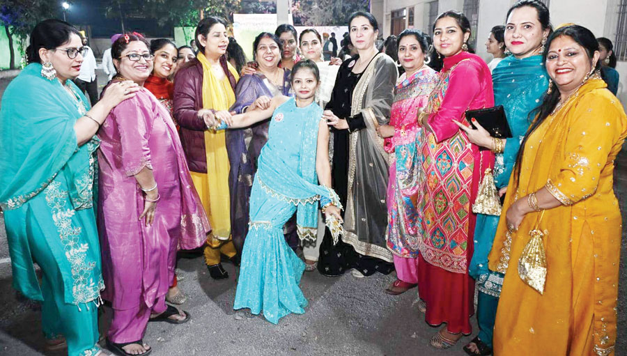 रामगढिय़ा सेवक सभा ने मनाया लोहड़ी