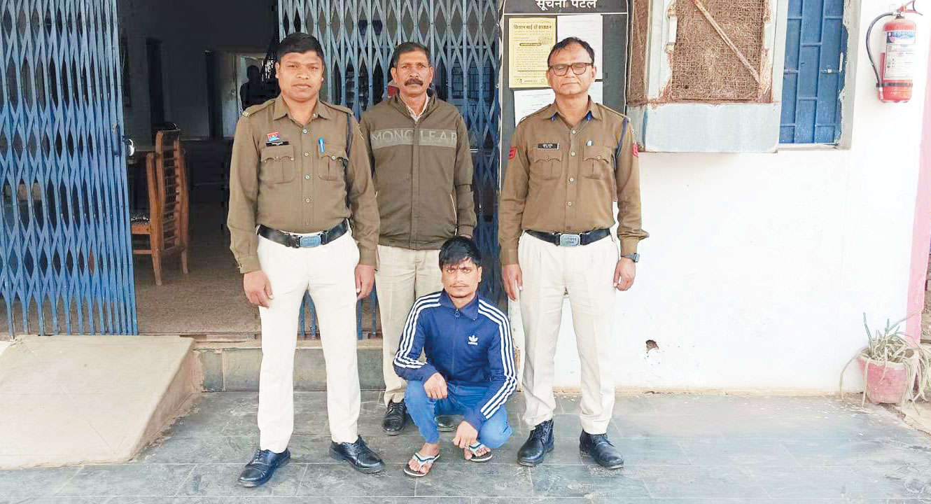 खुदकुशी के लिए उकसाया, आरोपी गिरफ्तार, एक की तलाश