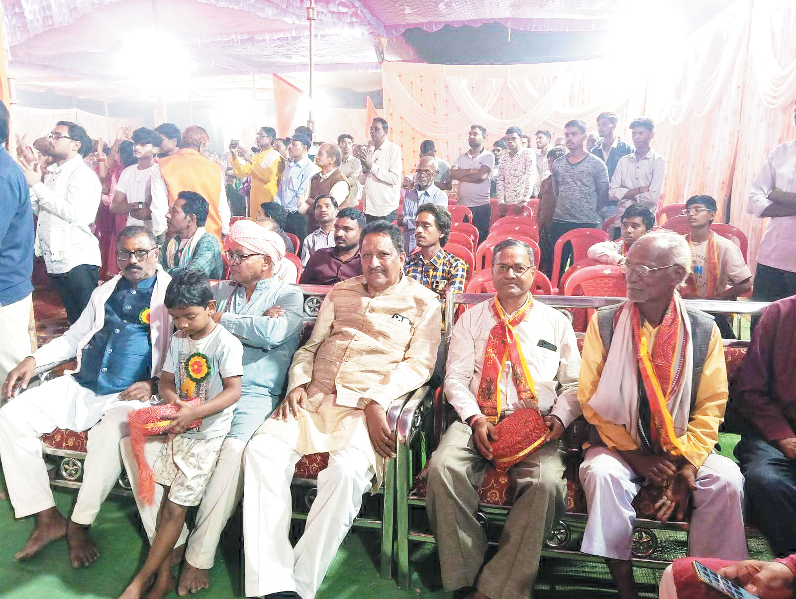 महापुराण ज्ञान यज्ञ में शामिल हुए गिरीश