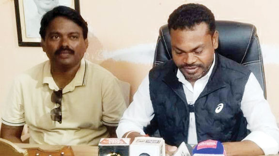 भाजपा धर्म के नाम पर करती है  राजनीति -हरीश कवासी