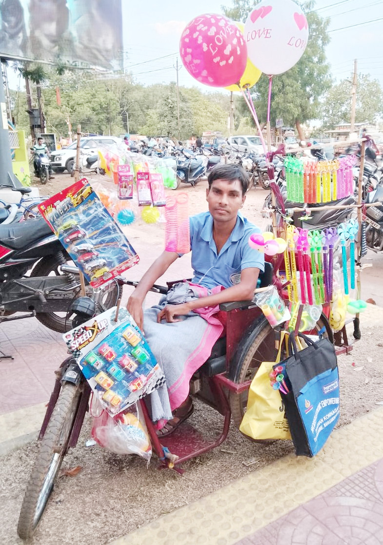 स्पाइनल कॉर्ड इंजरी से पीडि़त शिव कुमार ने हिम्मत नहीं हारी