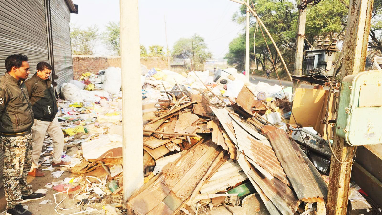 अवैध कबाड़ समेत 4.90 करोड़ से अधिक की संपत्ति जब्त, 17 आरोपी गिरफ्तार