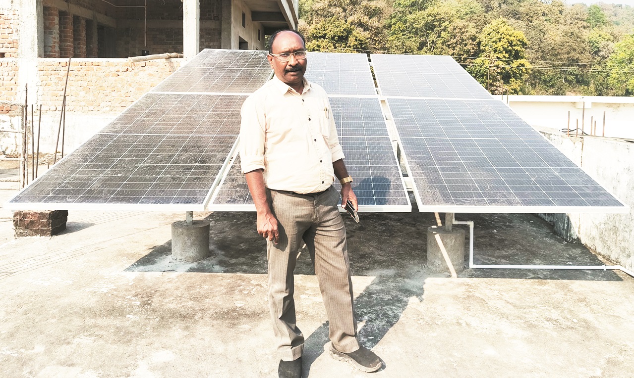 सौर ऊर्जा से नपं अध्यक्ष अनिल का घर हुआ रौशन