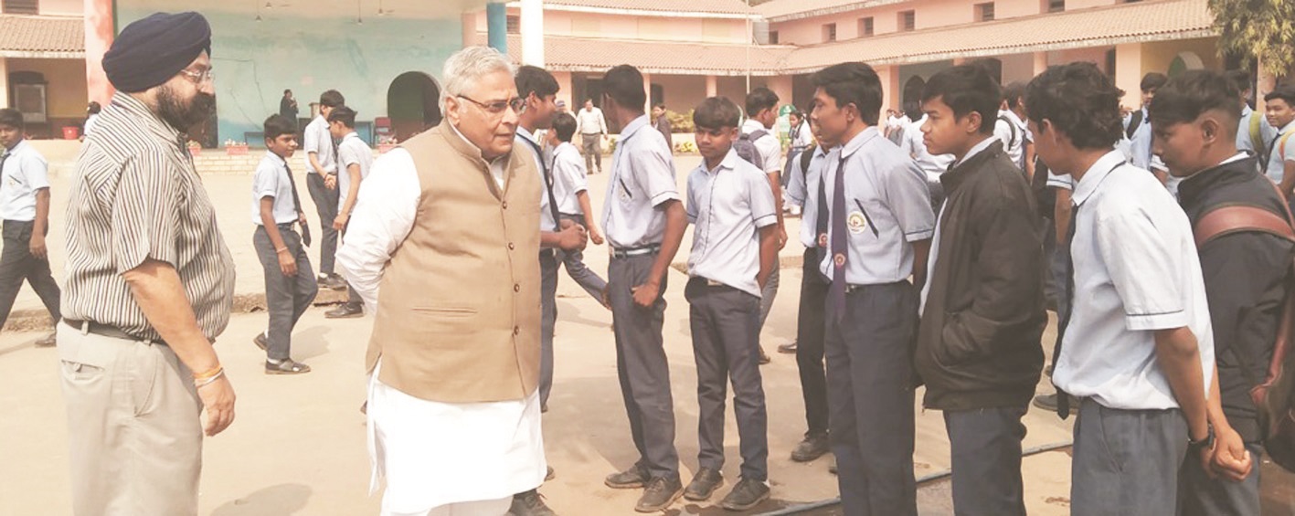 अरूण वोरा ने किया जेआरडी तथा तितुरडीह स्कूल का निरीक्षण