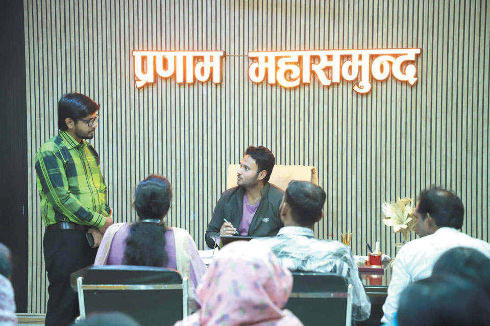 नागरिकों से संवाद कर नपाध्यक्ष ने सुनी समस्याएं