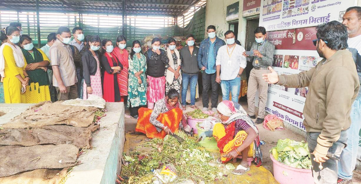 एसएलआरएम सेंटर में कॉलेज के विद्यार्थियों को प्रशिक्षण