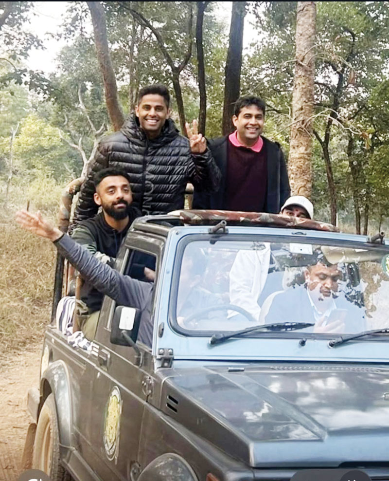 भारतीय क्रिकेट खिलाडिय़ों ने बारनवापारा में सफारी का आनंद लिया