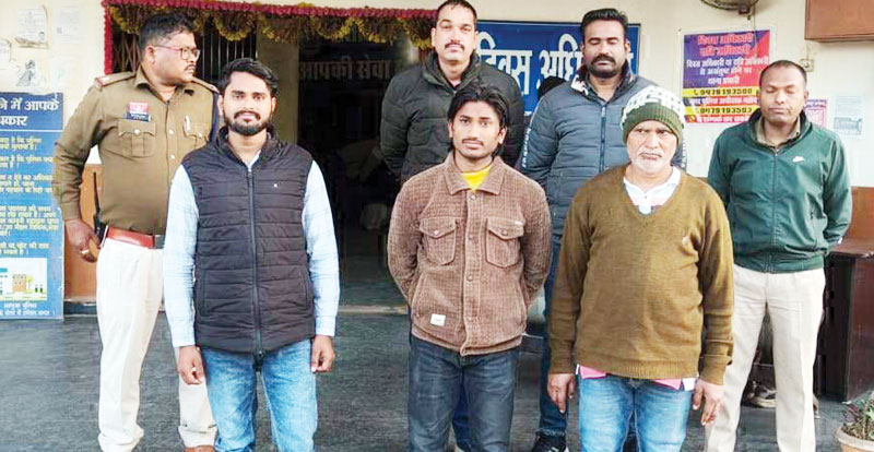 सब्जी विक्रेता से मारपीट व दुकान में तोडफ़ोड़ कर नगदी लूट, तीन आरोपी गिरफ्तार