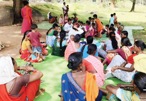 मलेरिया नियंत्रण कार्यक्रम: स्वास्थ शिविर में सैकड़ों की जांच