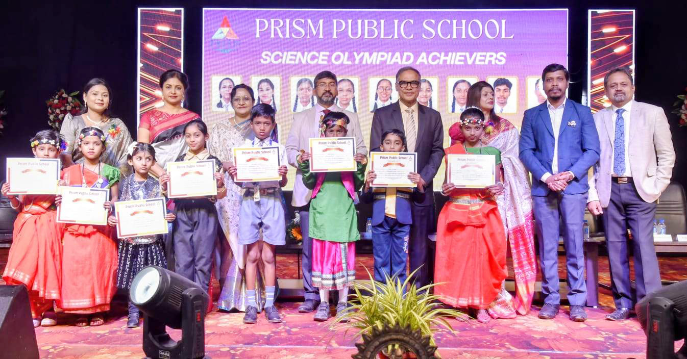 प्रिज्म पब्लिक स्कूल में वार्षिक उत्सव