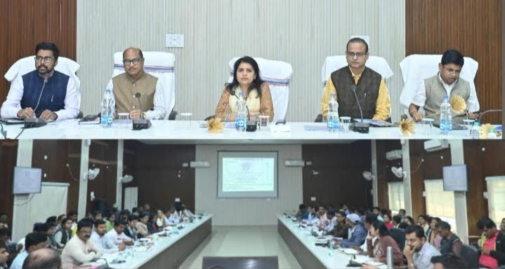 बैठक  में कार्यों की प्रगति की समीक्षा