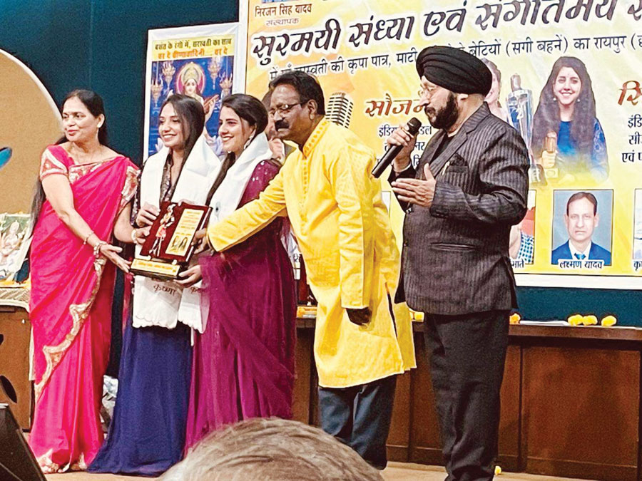 भागवतुला सिस्टर्स की प्रस्तुति से सजी सुरमई शाम