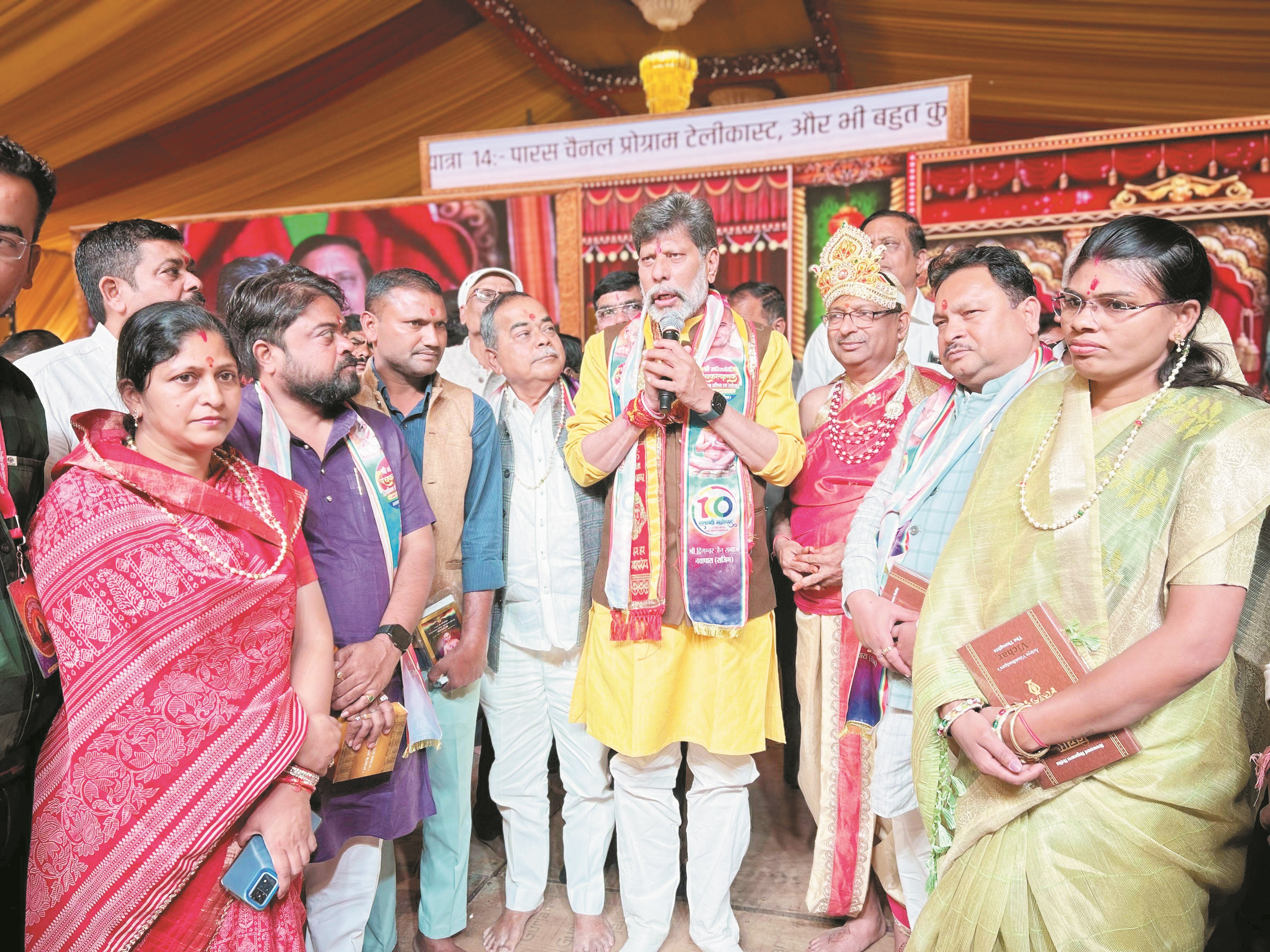 विशुद्ध सागर महराज से आशीर्वाद लेने पहुंचे भाजपा प्रदेश अध्यक्ष