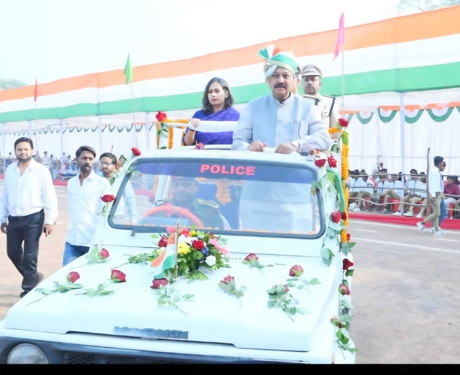 सांसद विजय बघेल ने किया ध्वजारोहण, परेड की ली सलामी