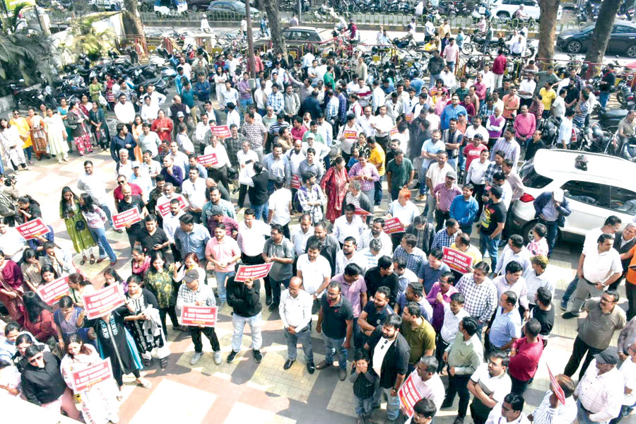 बैंकों में हड़ताल, दो हजार करोड़ का लेनदेन ठप