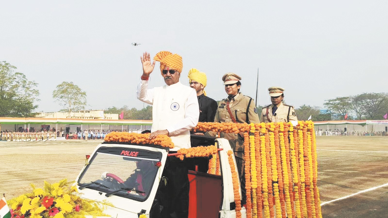 हर्षोल्लास के साथ मना गणतंत्र दिवस सांसद बृजमोहन अग्रवाल ने फहराया तिरंगा