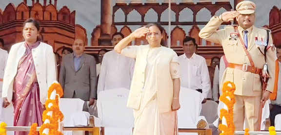 विधायक लता उसेंडी ने फहराया तिरंगा