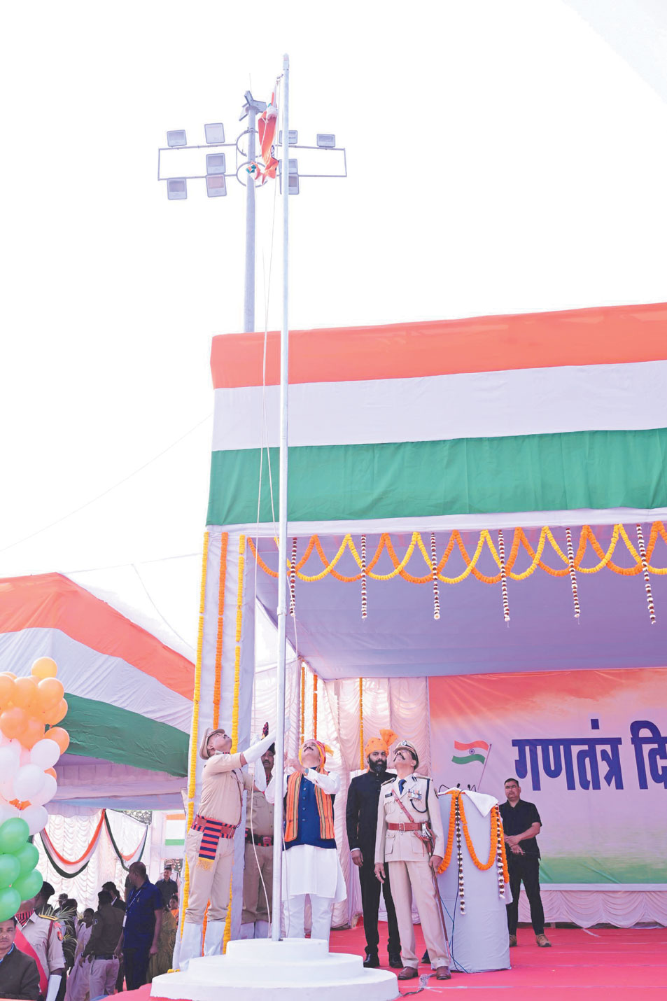 स्वास्थ्य मंत्री ने ध्वजारोहण कर परेड की ली सलामी