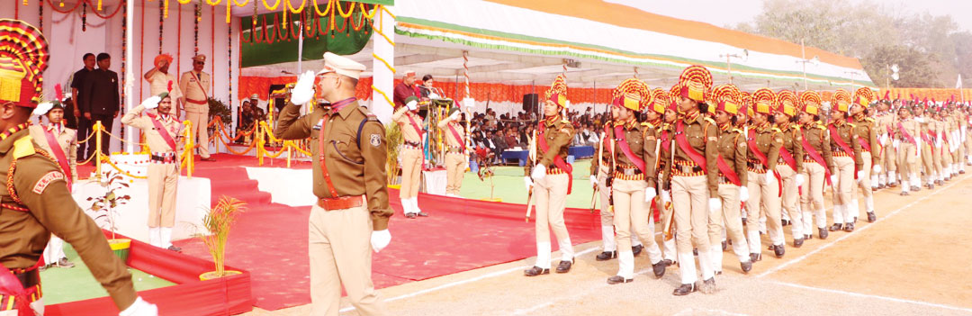 सूरजपुर में सांसद चिंतामणि महाराज ने फहराया तिरंगा