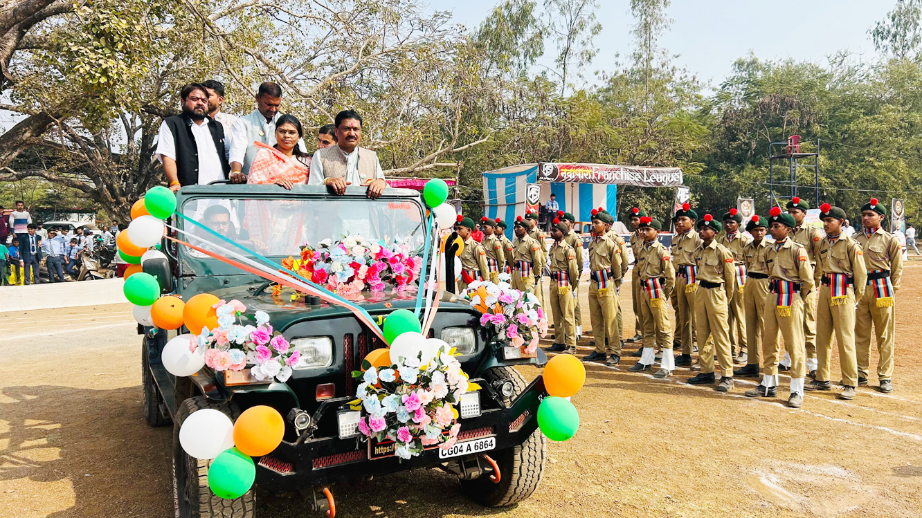 पीएम श्री हरिहर शाला में विधायक ने फहराया झंडा