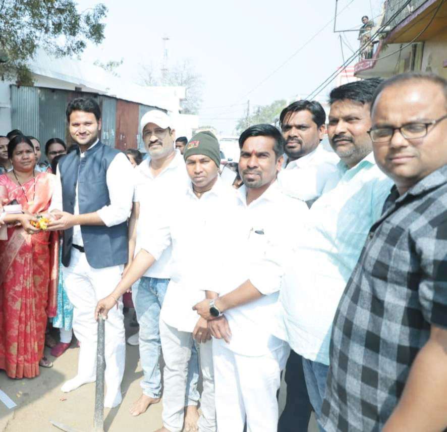 पालिकाध्यक्ष ने जर्जर आंगनबाड़ी भवनों की मरम्मत के लिए किया भूमिपूजन