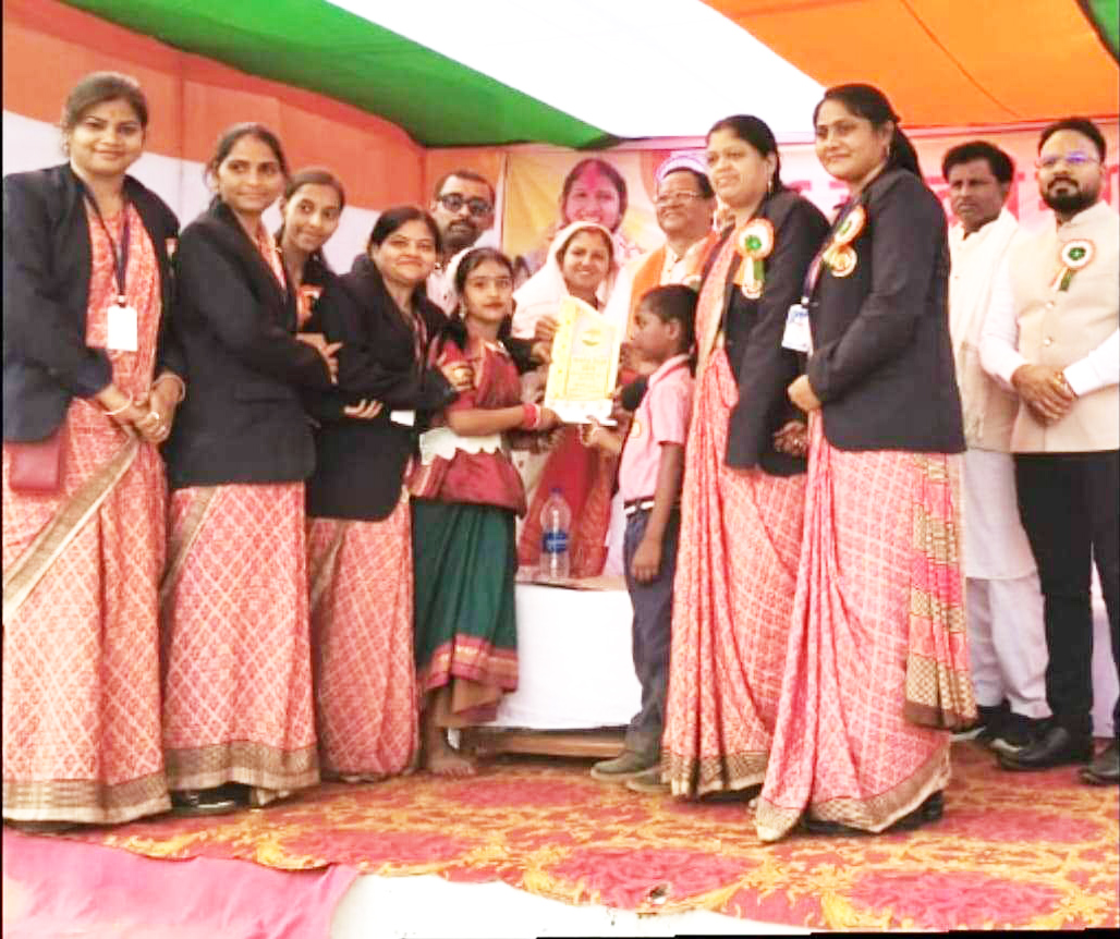 गणतंत्र दिवस समारोह में लक्ष्य स्मार्ट पब्लिक स्कूल को मार्च पास्ट में प्रथम स्थान