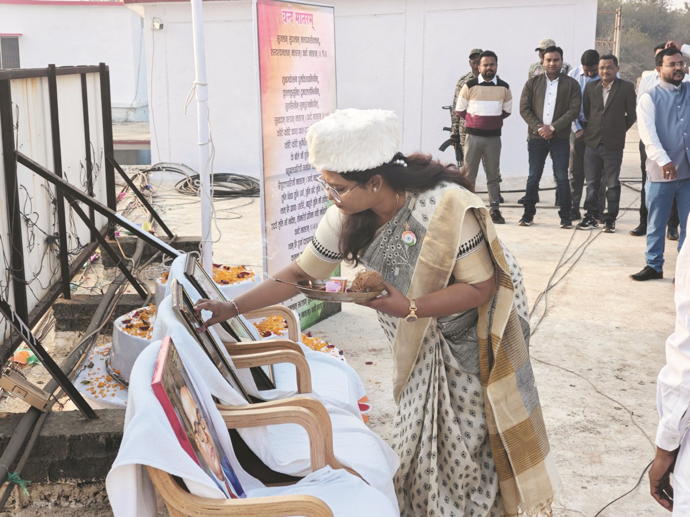 कलेक्टर ने फहराया तिरंगा