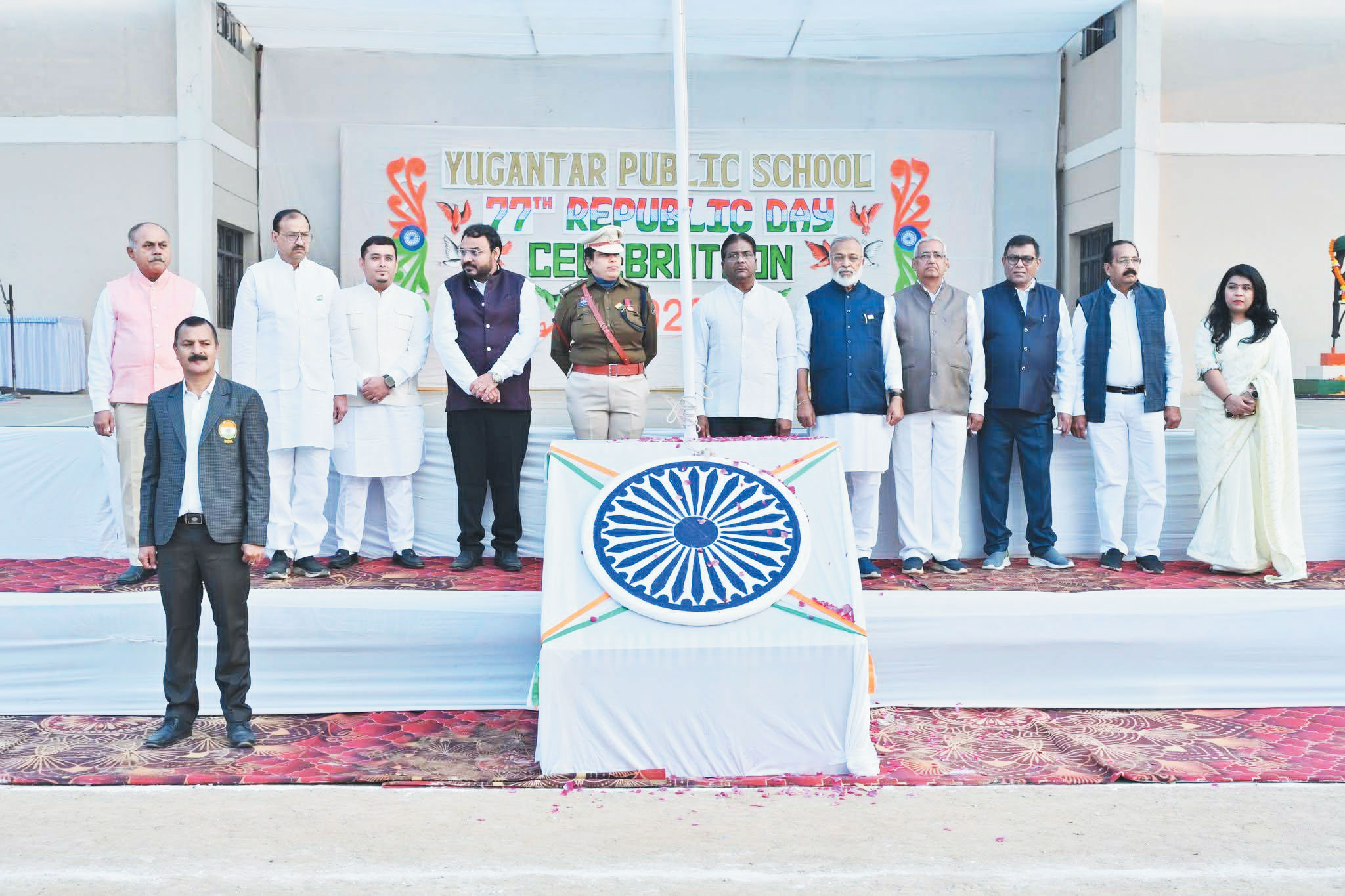 गणतंत्र दिवस पर फहराया राष्ट्रीय ध्वज