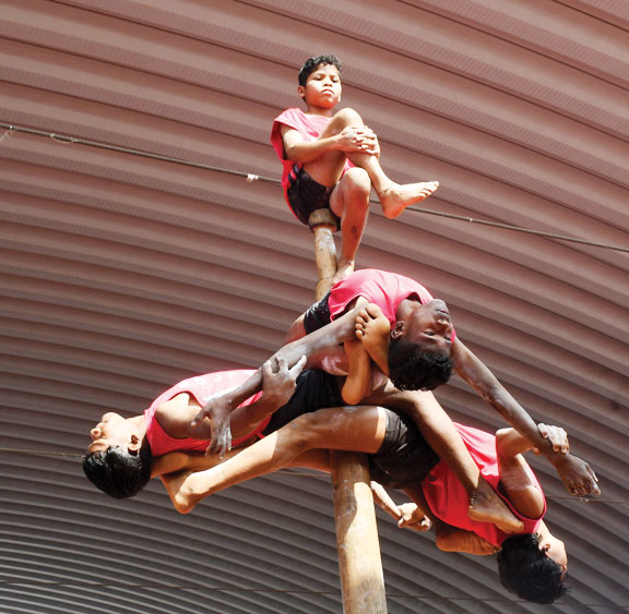 मलखंभ ने रोकी दर्शकों की सांसे