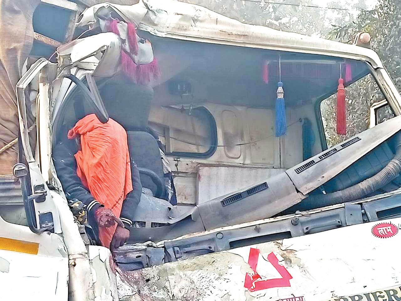 माजदा और हाईवा में आमने-सामने टक्कर, एक मौत, तीन गंभीर