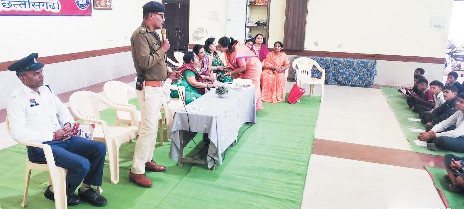 कस्तूरबा महिला मंडल में 150 ने पढ़ा यातायात का पाठ