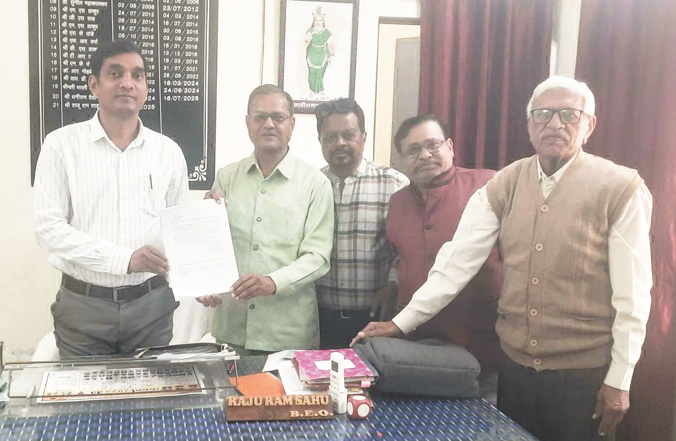 पेंशनर्स एसोसिएशन ने बीईओ से की मुलाकात