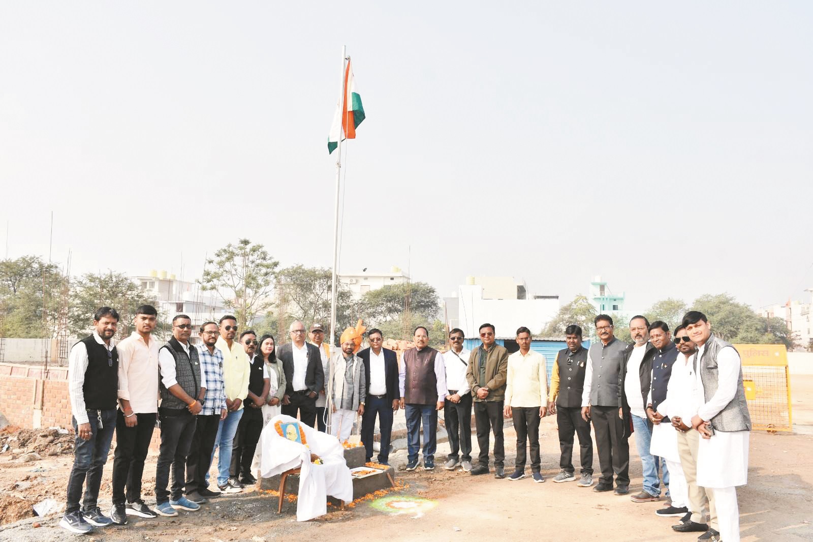 प्रेस क्लब भवन और कॉलोनी में ध्वजारोहण