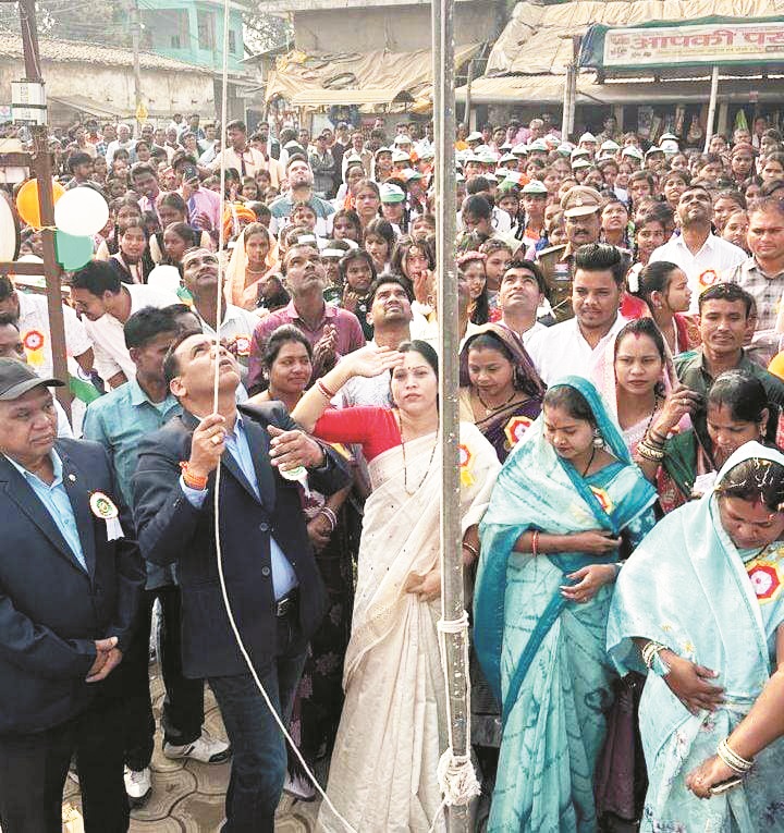 सारंगढ़ विधायक ने फहराया तिरंगा