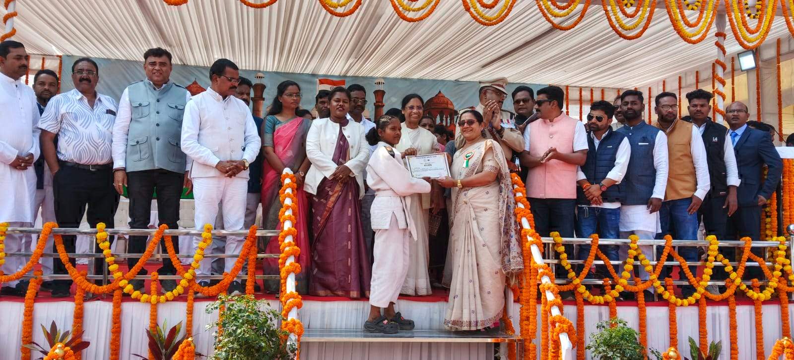 गणतंत्र दिवस समारोह में प्रधानमंत्री राष्ट्रीय बाल पुरस्कार से सम्मानित योगिता मंडावी का सम्मान