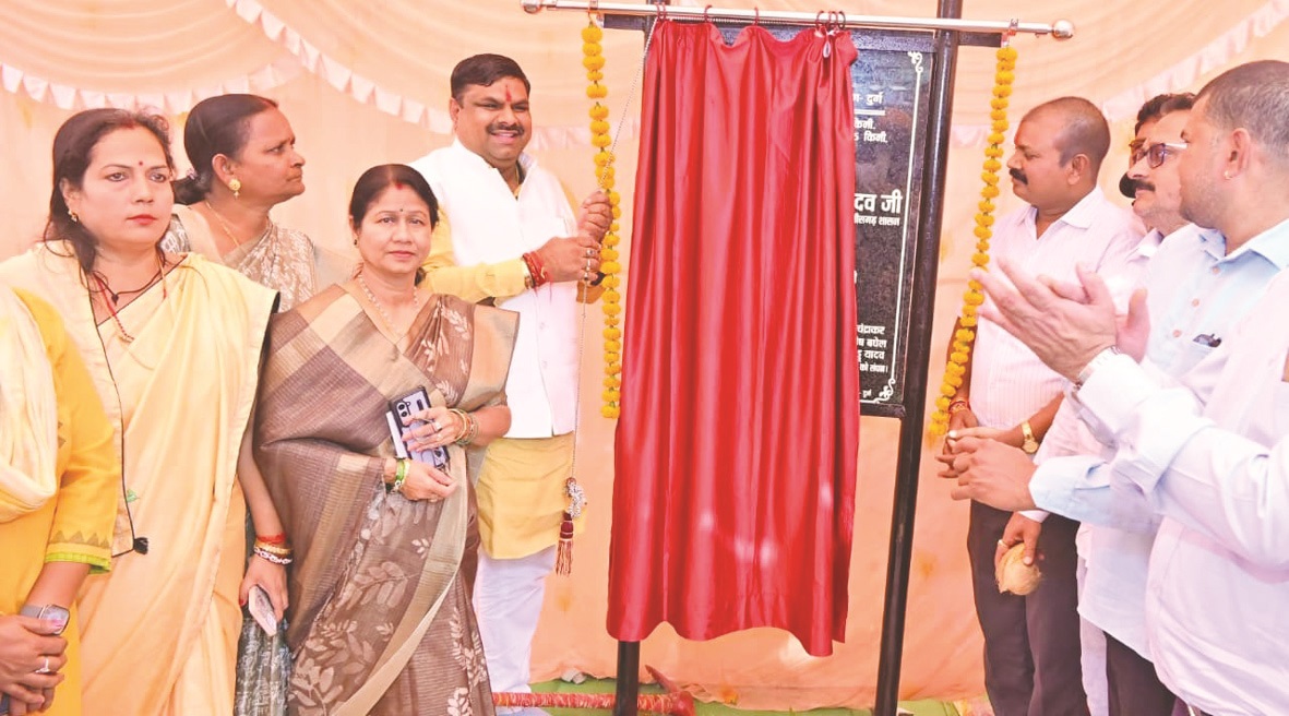 मंत्री ने किया बीटी रिनिवल कार्य का भूमिपूजन