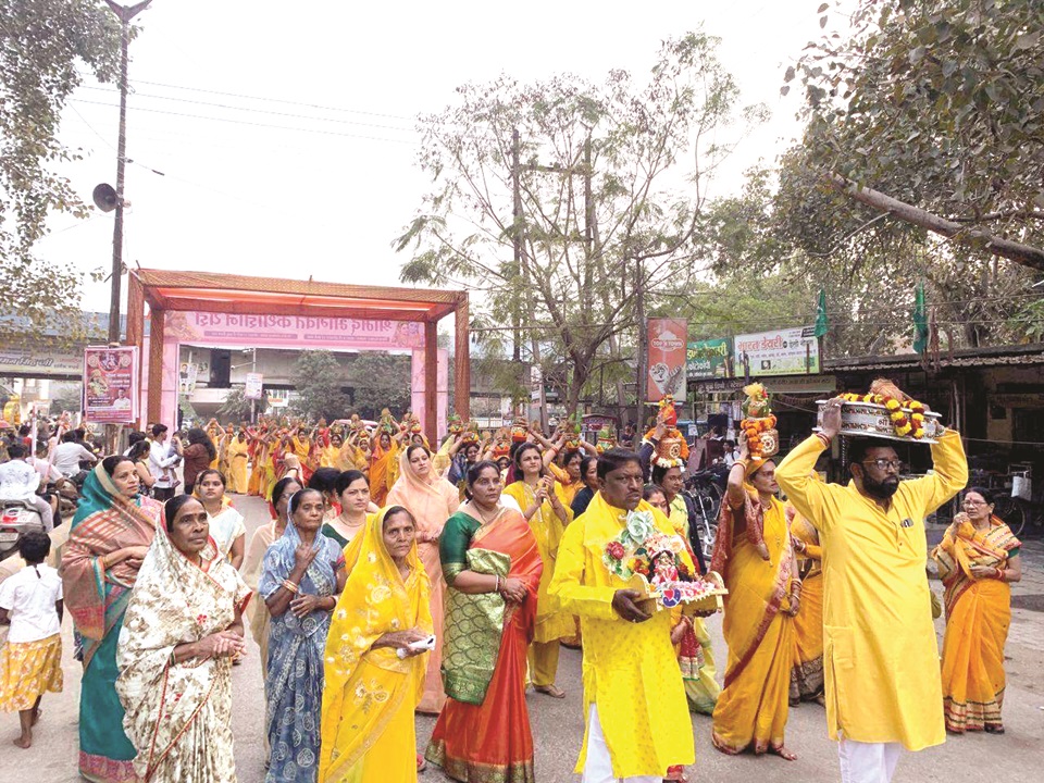 कलश यात्रा से शुरू हुई श्रीमद भागवत कथा, उमड़ी भीड़